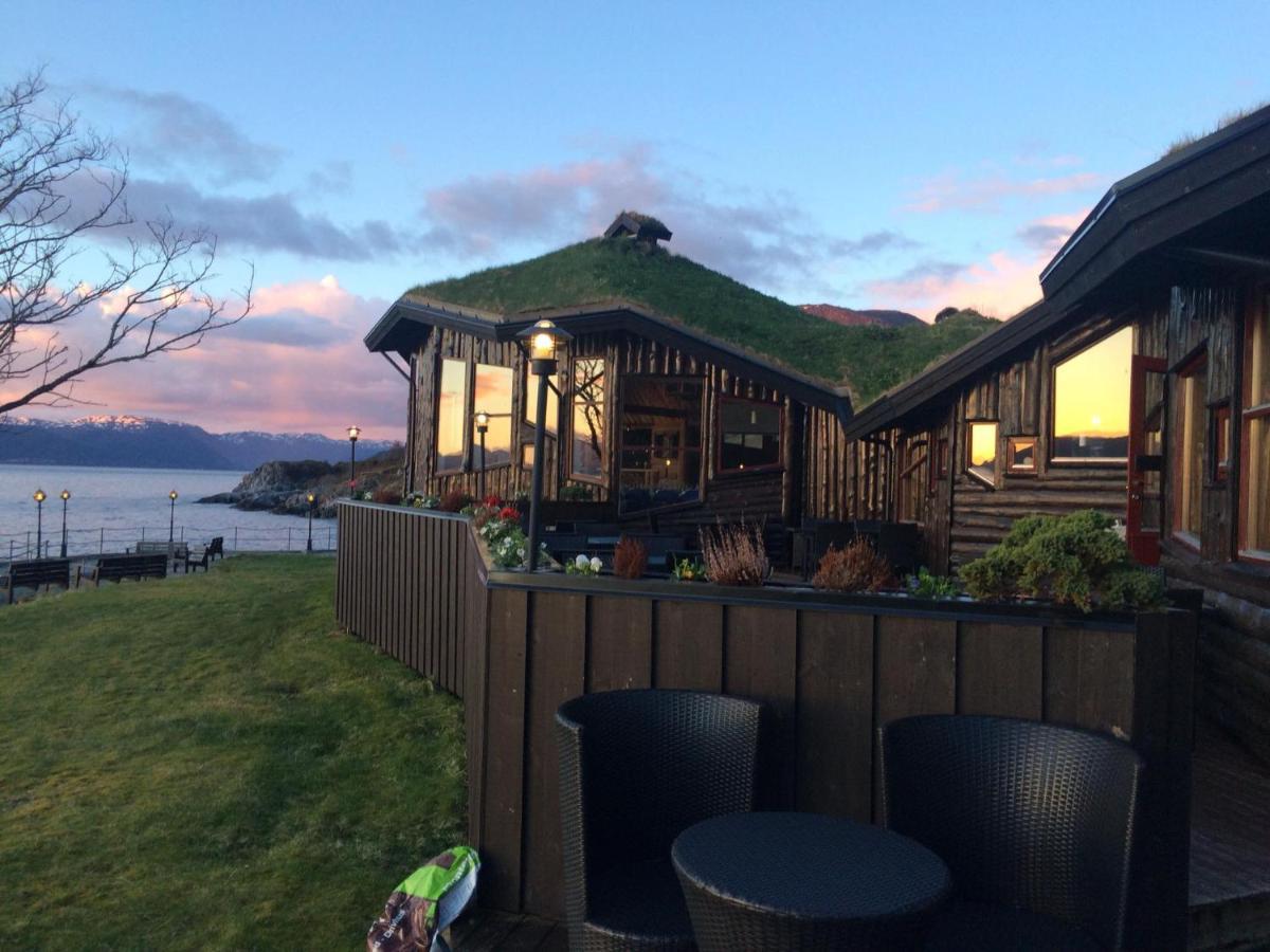 Brekkestranda Fjordhotel Brekke  Exterior photo
