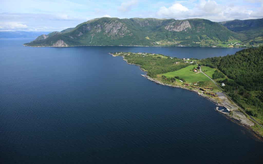 Brekkestranda Fjordhotel Brekke  Exterior photo