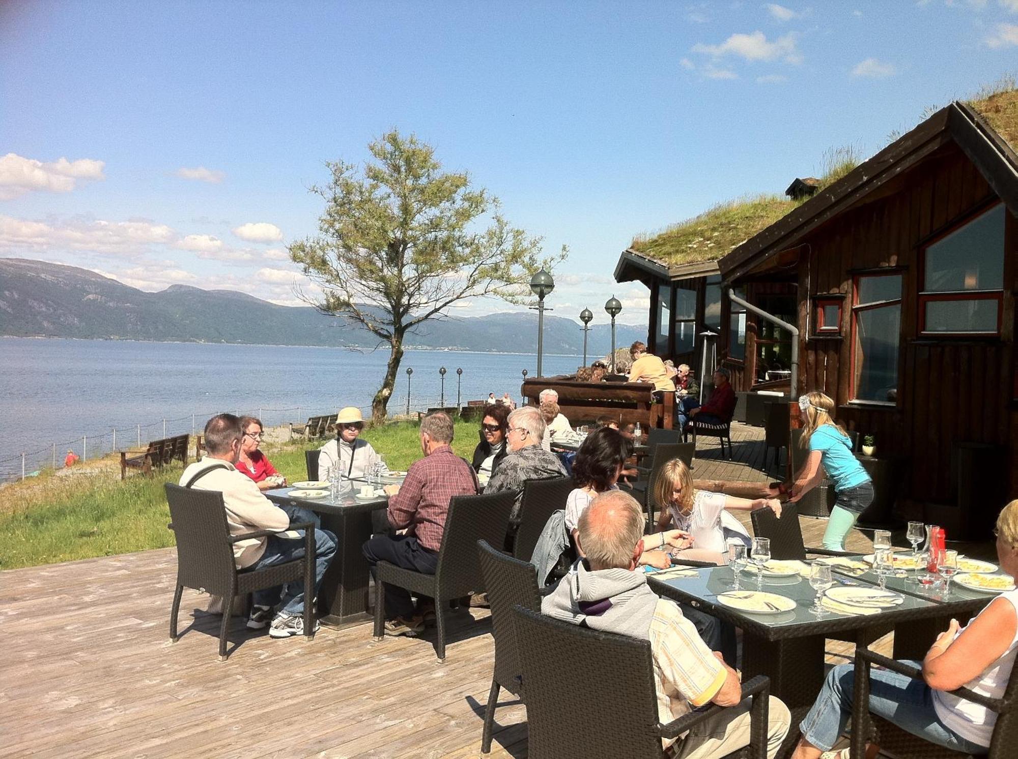 Brekkestranda Fjordhotel Brekke  Exterior photo
