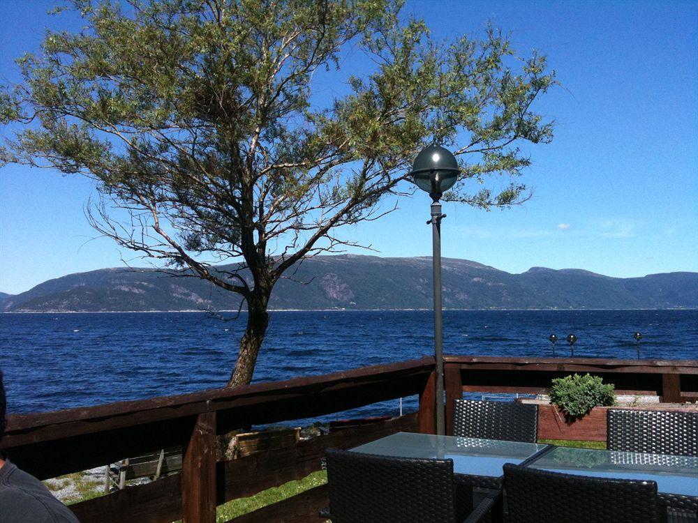 Brekkestranda Fjordhotel Exterior photo