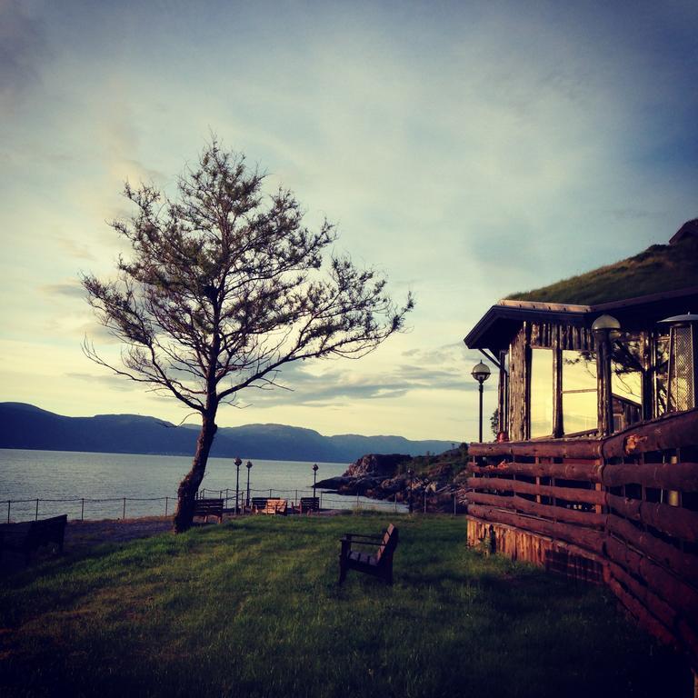Brekkestranda Fjordhotel Brekke  Exterior photo
